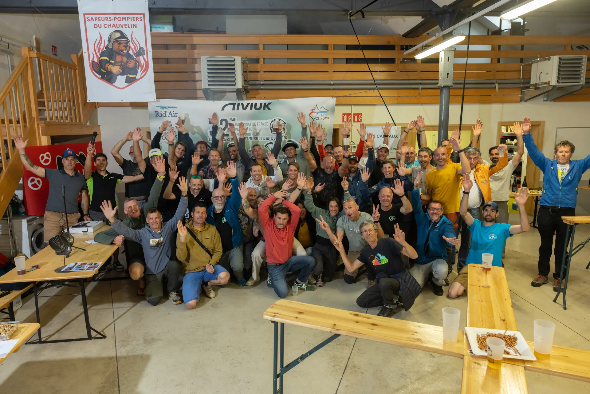 Photo de groupe du Championnat de France de Parapente des Sapeurs-Pompiers 2026 à Oderen Participants réunis lors de l'accueil du 32e Championnat de France de Parapente des Sapeurs-Pompiers à Oderen en Alsace-Vosges